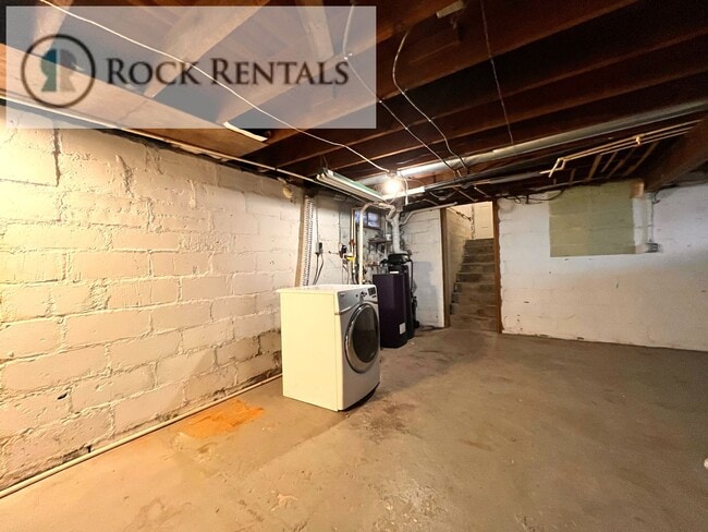 Building Photo - 3 Bed 1 Bath with Bonus Room
