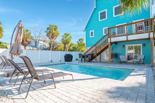 Building Photo - 113 4th Ave