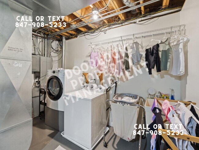 Building Photo - 735 W 8th St