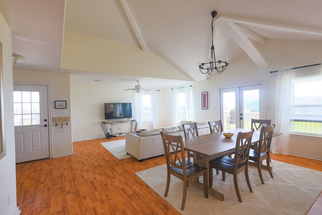 Building Photo - 4106 Temprano Dr