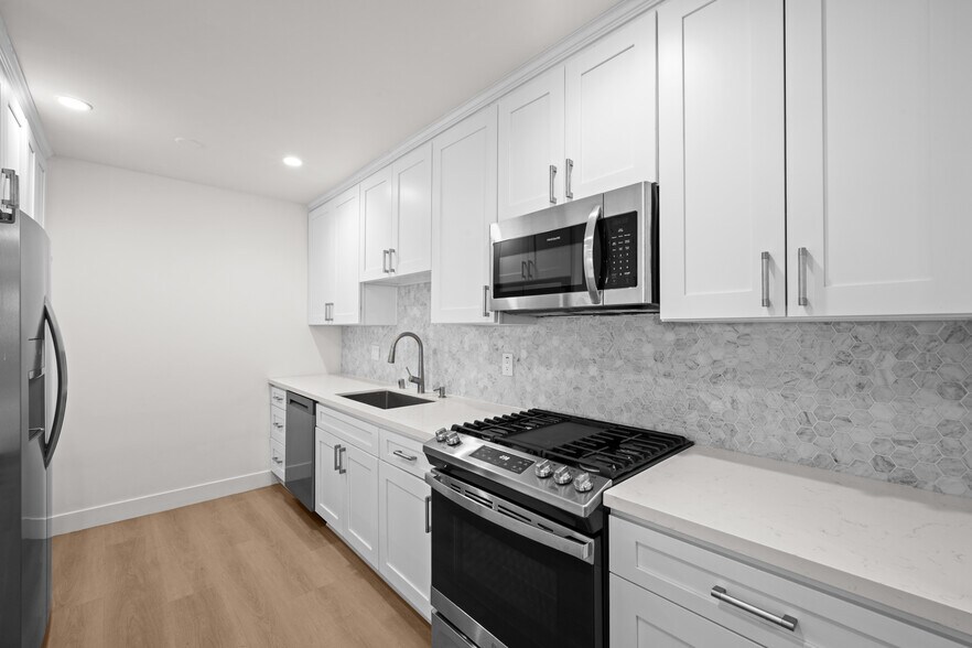 Building Photo - 2021 California Ave