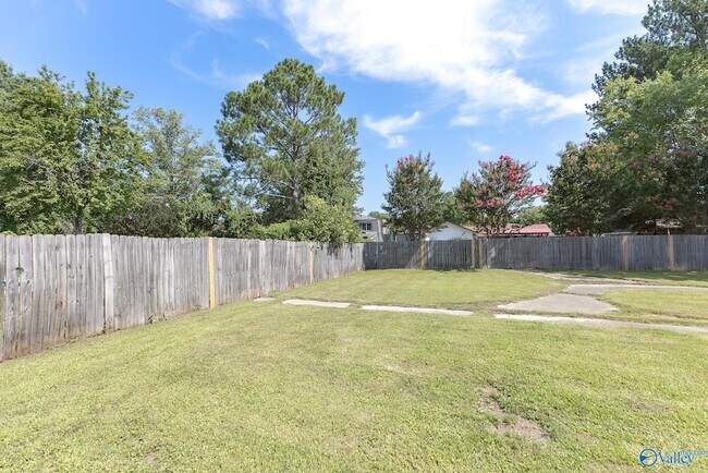 Building Photo - 1907 Waxleaf Green SE