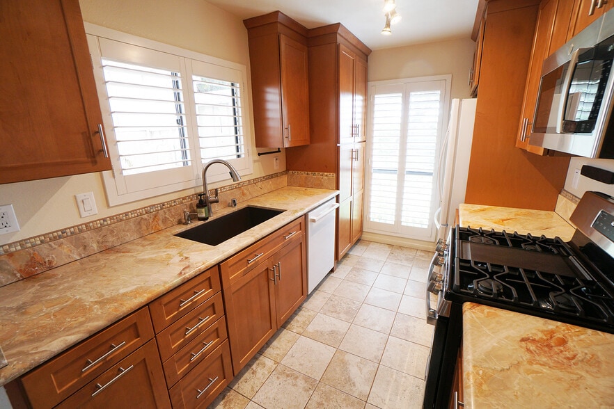 Kitchen - 712 Vallejo Villas