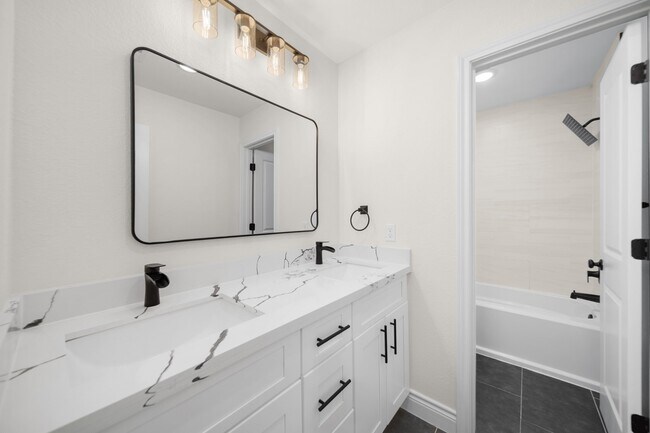 Building Photo - 206 Elianne Lace Ct