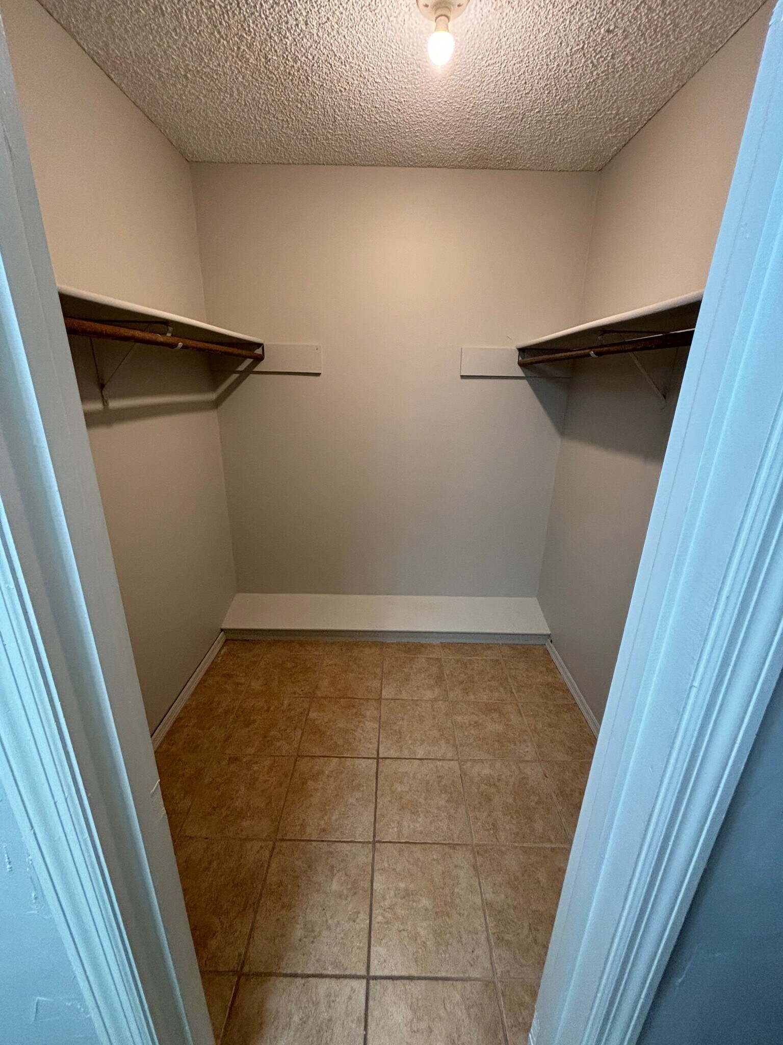 Master Closet - 8612 S 31st Ter