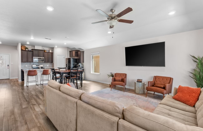 Building Photo - Rental Listing – London ISD