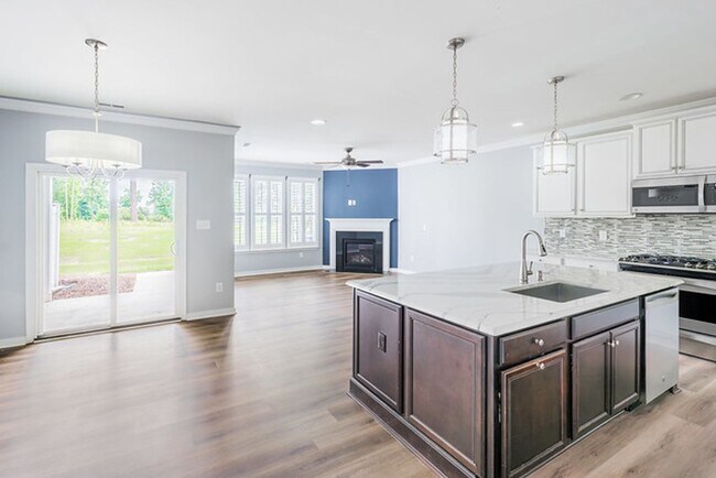 Building Photo - Gorgeous Moseley Townhome with Low-Maintenance Living!