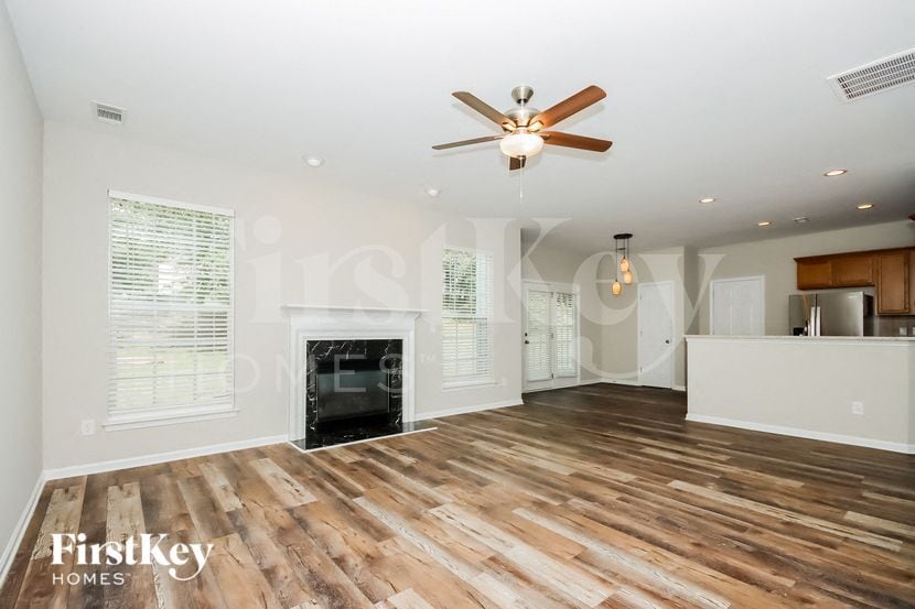 Building Photo - 105 Meandering Way Ln