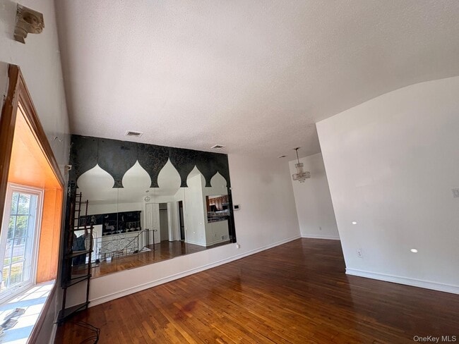 Building Photo - 140-23 161st St