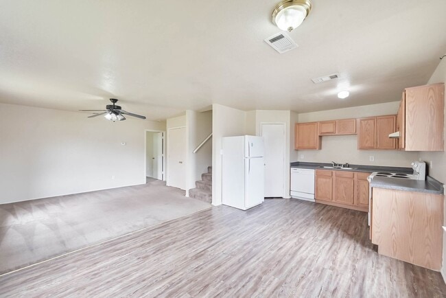 Building Photo - 404 Kings Way Dr