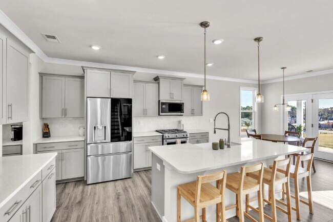 Building Photo - Elegant 5BR/4BA Home Minutes from the Swam...