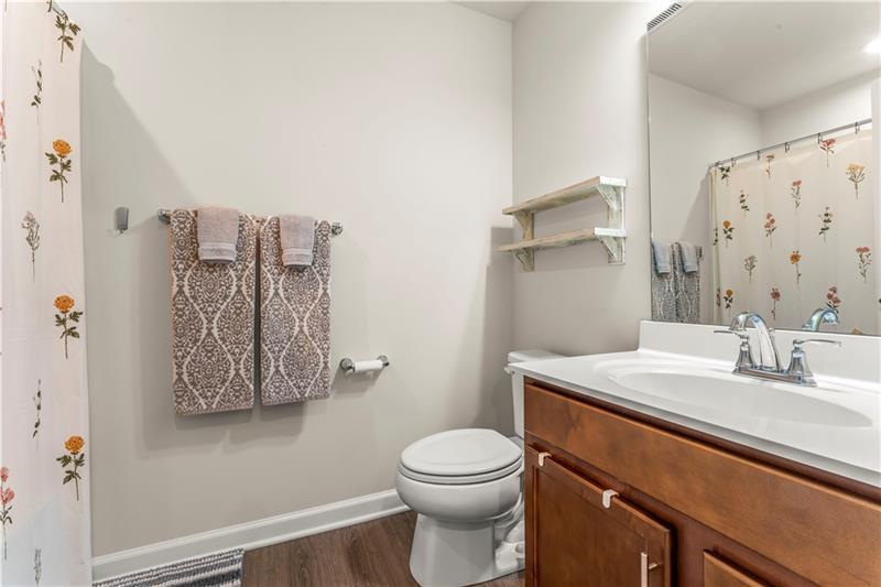 Full Bath - 484 Greenwood Dr