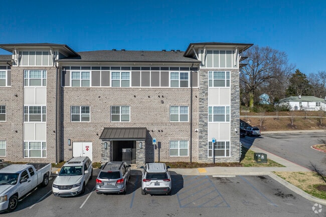 Building Photo - The Pointe at Elmwood