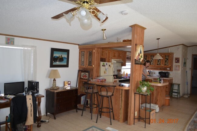 Building Photo - 805 S Weatherford St