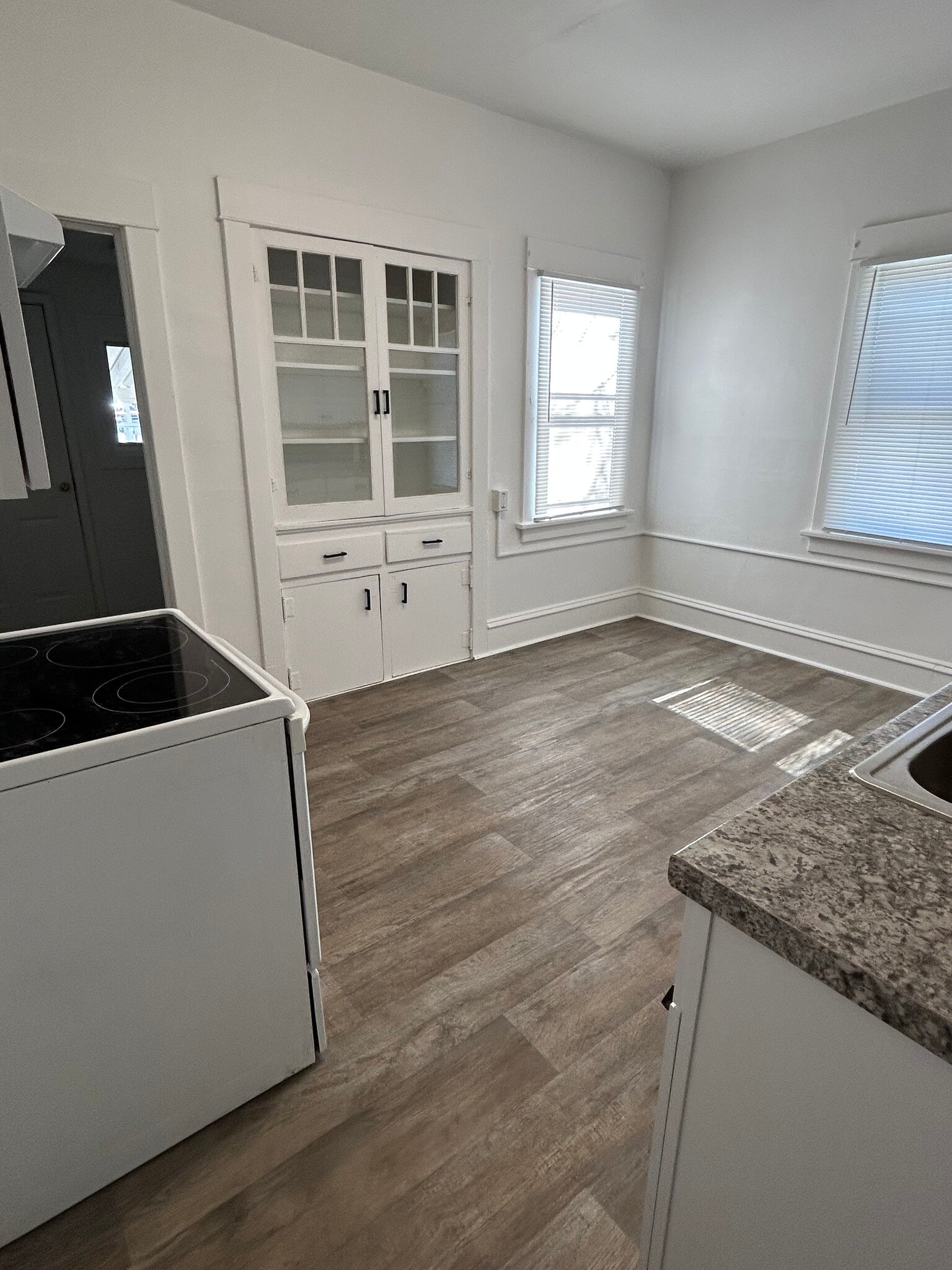 Building Photo - 800 6th Ave N