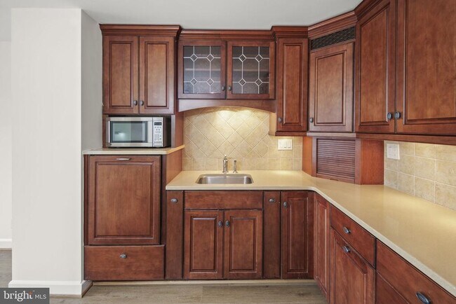 Primary Photo - 8340 Greensboro Dr