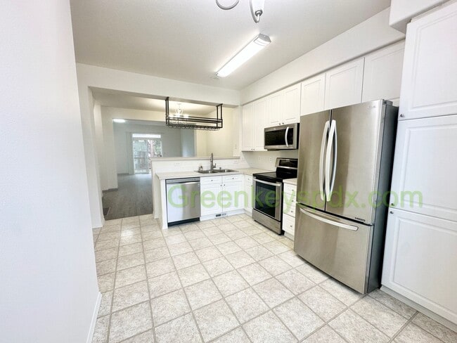 Building Photo - Amazing 2-Bedroom Townhouse with 2.5 Bathrooms, Attached Garage, Private Fenced Patio