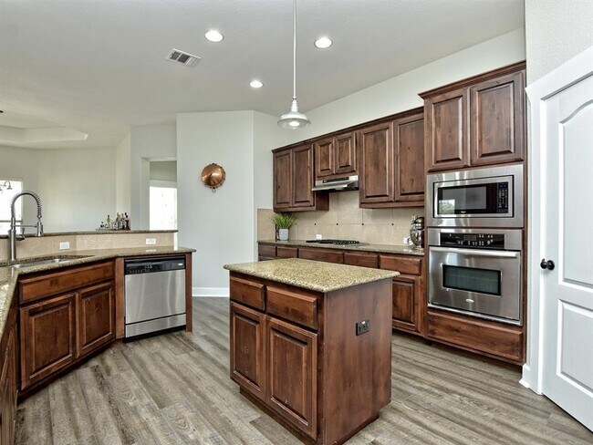 Building Photo - 214 Rivulet Ln