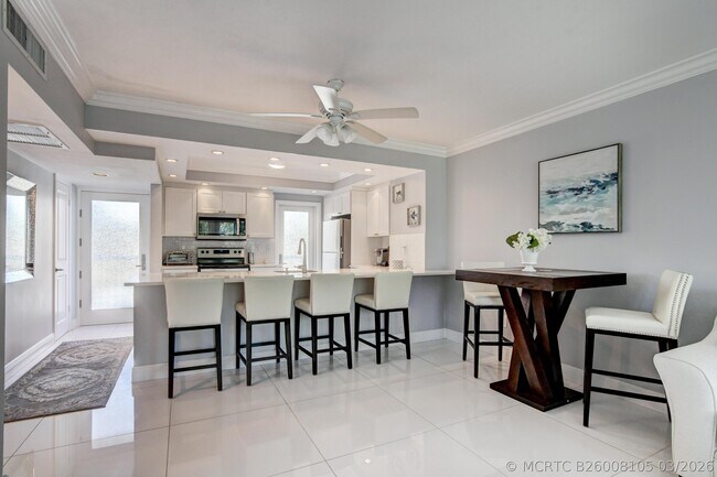 Building Photo - 2730 Banyan Rd