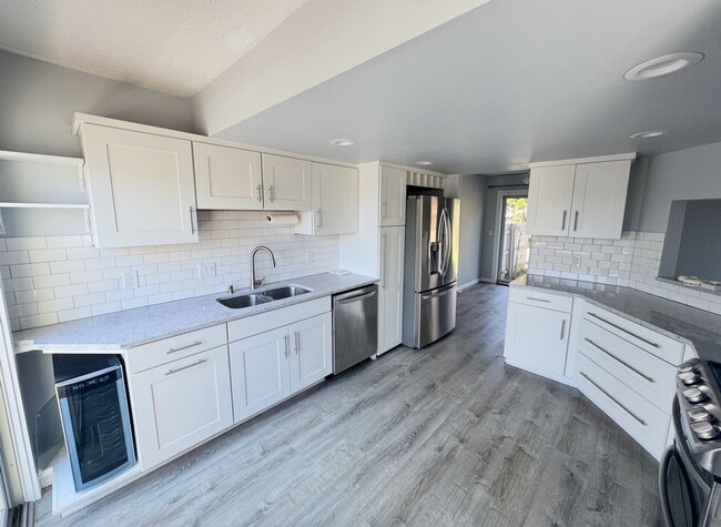 Building Photo - 6225 Acropolis Dr SE
