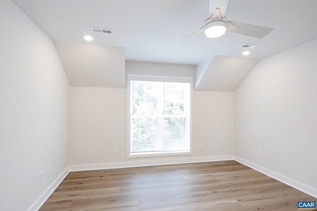 Building Photo - 952 Belvedere Way