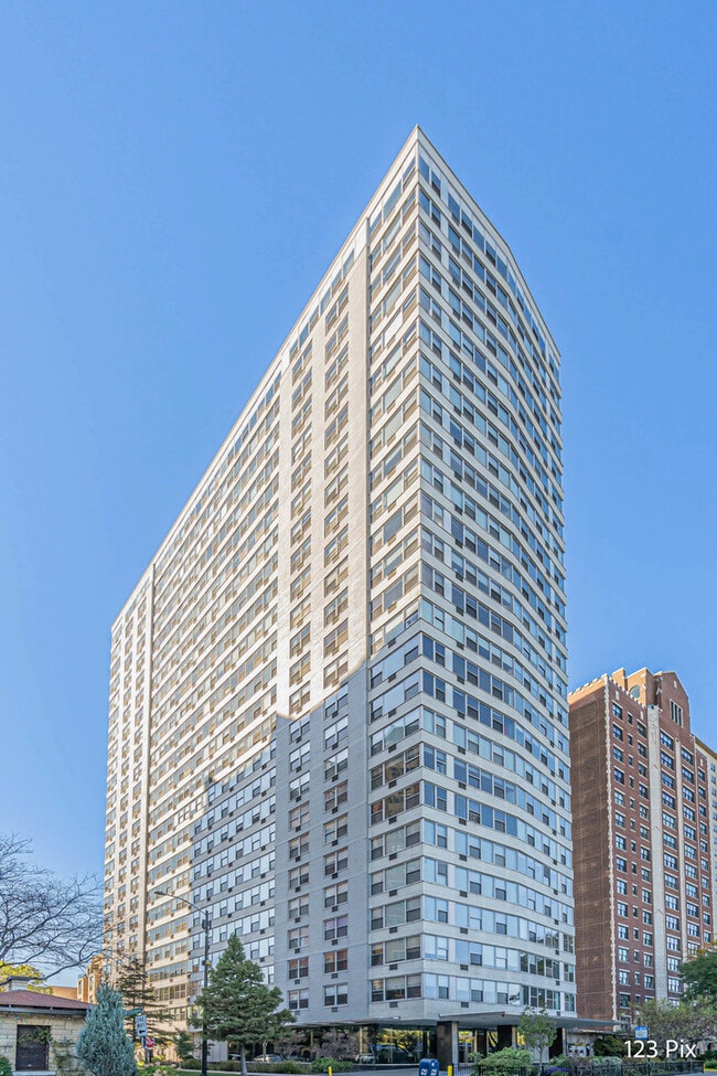 Primary Photo - 3900 N Lake Shore Dr