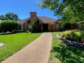 Building Photo - 7107 Debbe Dr