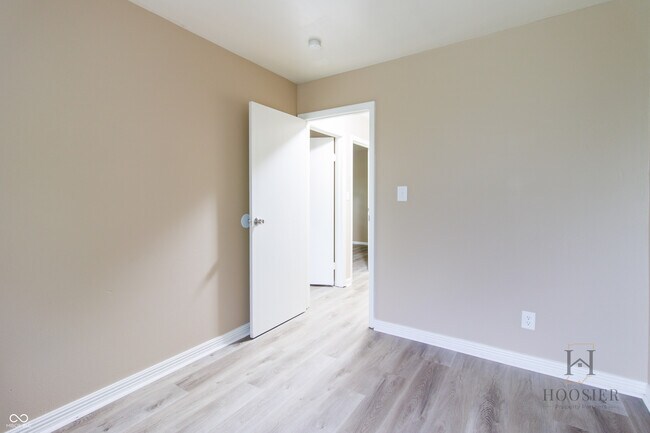 Building Photo - 3914 Richelieu Rd
