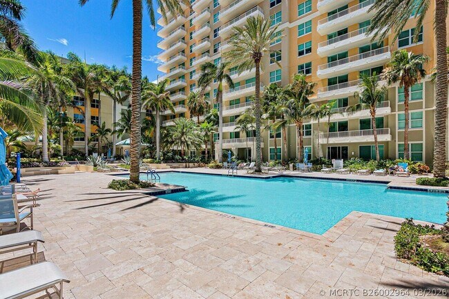 Building Photo - 700 E Boynton Beach Blvd