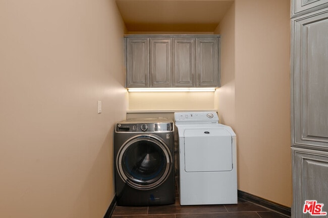 Building Photo - 1036 El Medio Ave