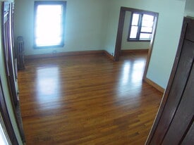 Building Photo - 916 W Lovell St