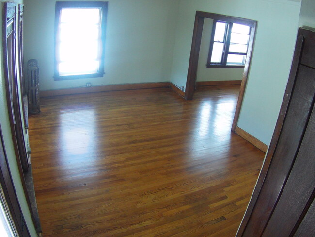 Building Photo - 916 W Lovell St