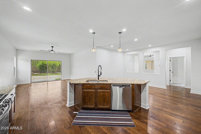 Building Photo - 3113 E Chisum Ln