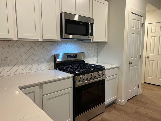 Building Photo - 1732 SE 20th St