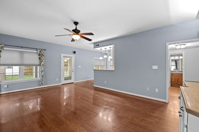 Building Photo - Your Dream Home Awaits!