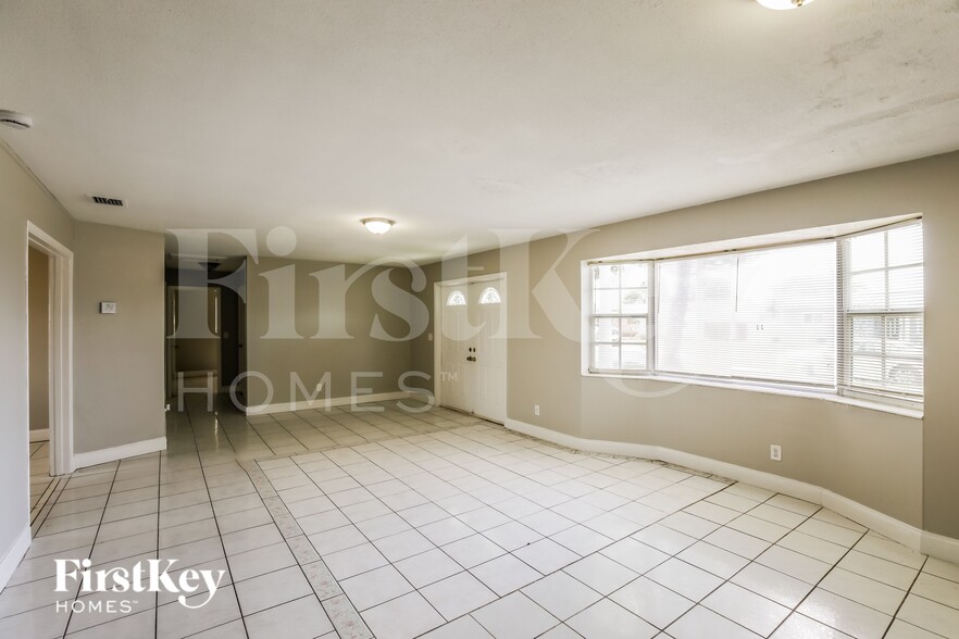 Building Photo - 7171 SW 10th Ct