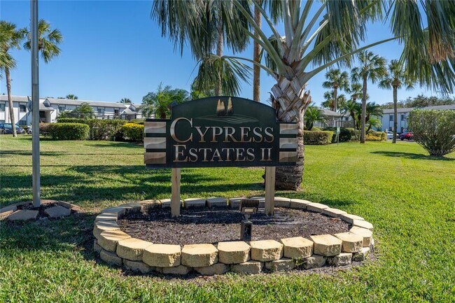 Building Photo - 122 E Cypress Ct