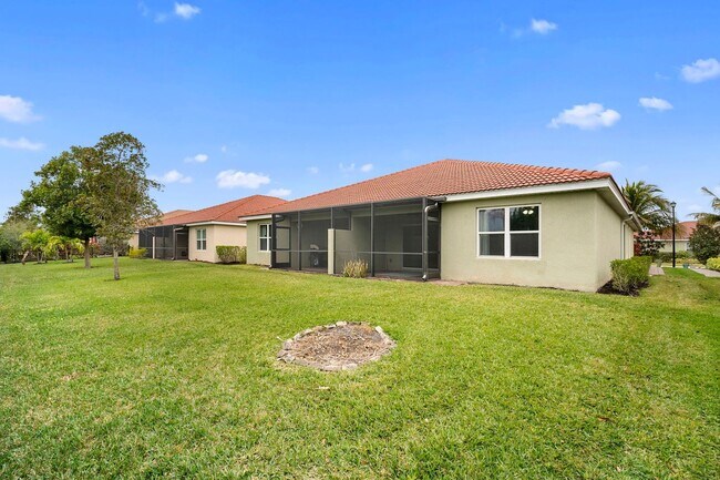 Building Photo - Stunning  2-bedr 2-bath+ Den/office home located in the desirable Lindsford in Fort Myers