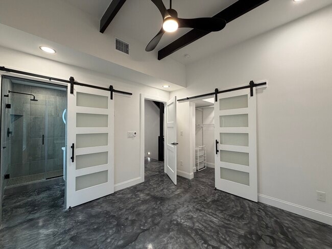 Building Photo - 222 S Olive St