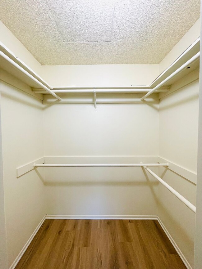 Building Photo - charming 3-bedroom, 2-bathroom home nestle...