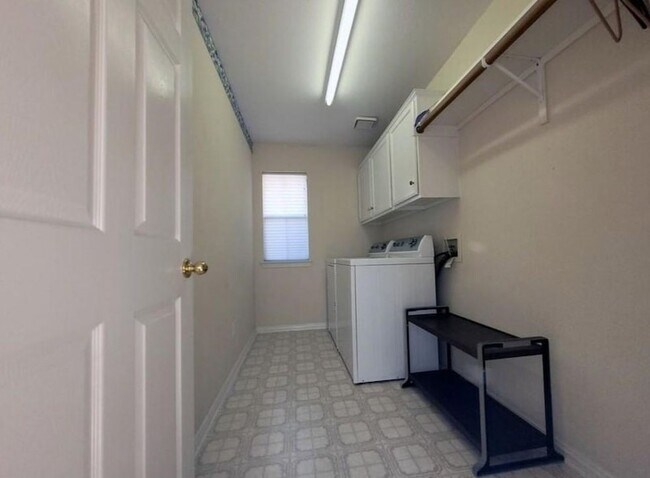 Building Photo - 6401 Dakota Dr