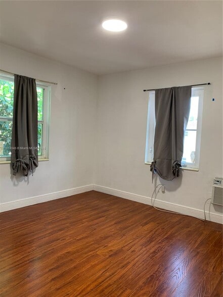 Building Photo - 723 NE 91st St