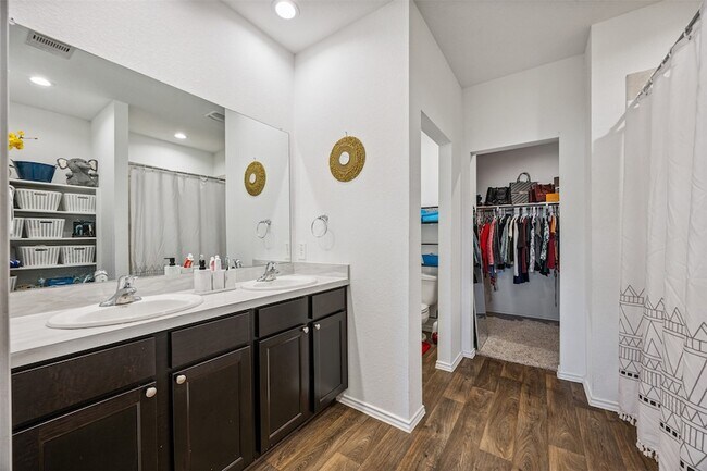 Building Photo - 5102 Hedgerose Ln