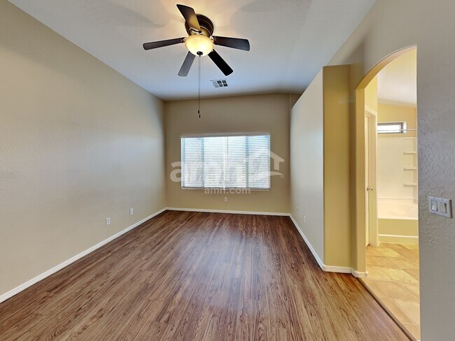 Building Photo - 10027 W Southgate Ave