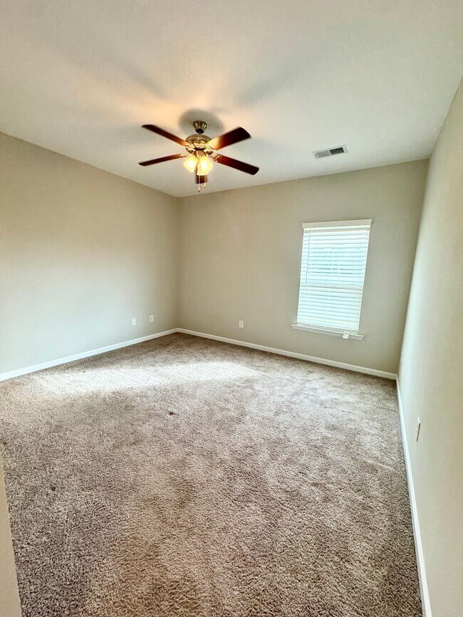 Building Photo - AVAILABLE 3 Bedroom/ 2 Bath with attached garage! Beautiful finishes throughout