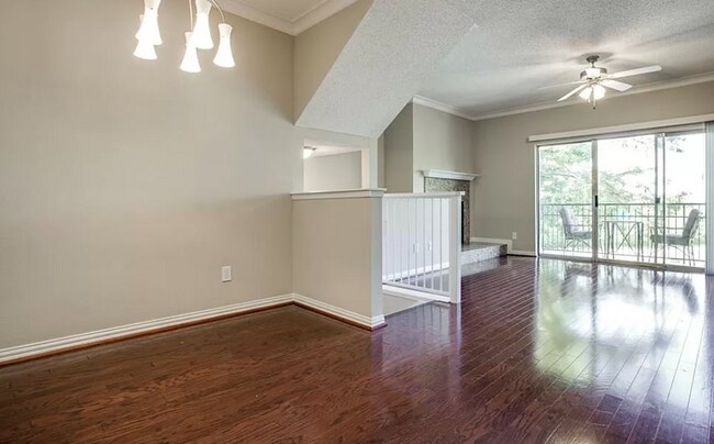 Primary Photo - 2201 Wolf St