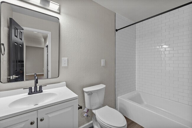 Building Photo - 1408 Quiet Ct