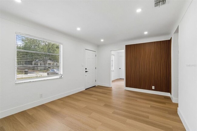 Building Photo - 517 Hampton Ave NE