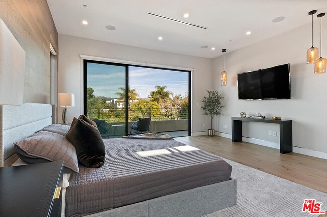 Building Photo - 6347 Maryland Dr