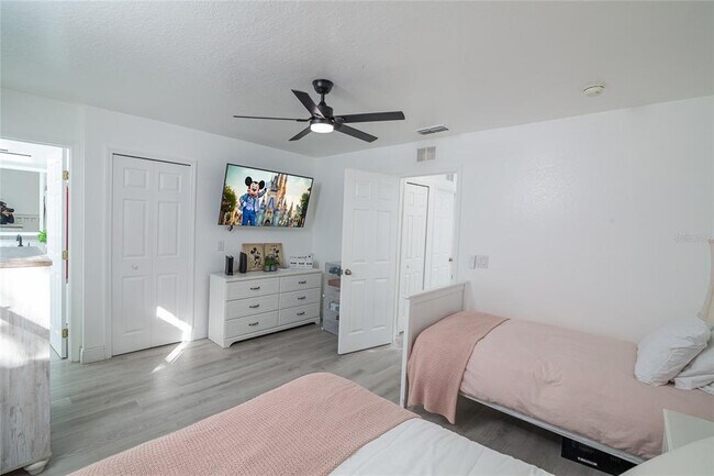 Building Photo - 733 Calabria Ave